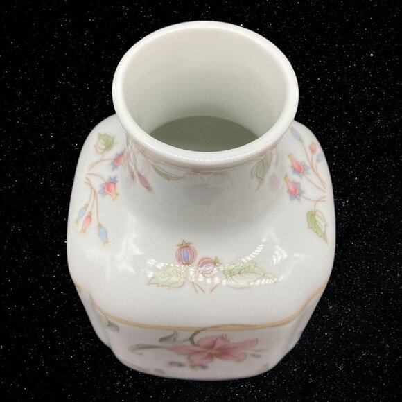 Andrea by Sadek Porcelain Floral Pattern Vase Made in Japan 5.5”T 3.5”W - Picture 6 of 9